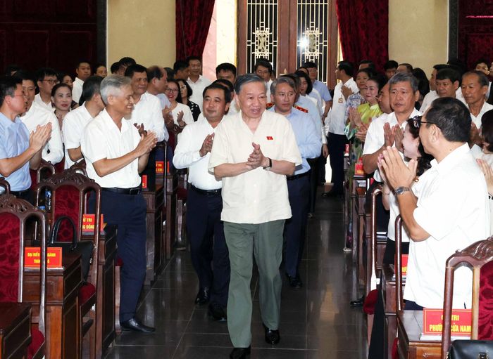 Tổng Bí thư, Chủ tịch nước Tô Lâm đến dự Hội nghị tiếp xúc cử tri. Ảnh: Thống Nhất – TTXVN