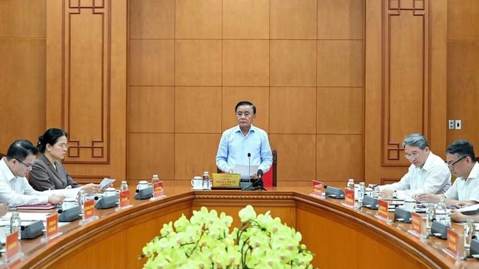 Thường trực Ban Bí thư Trần Cẩm Tú chủ trì cuộc họp với Văn phòng Trung ương Đảng. (Ảnh DUY LINH)