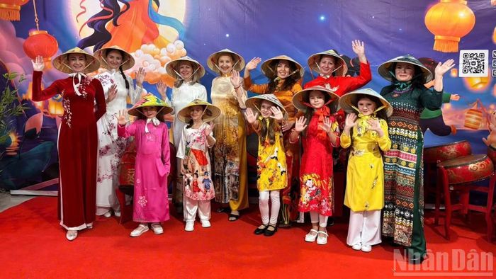 Chương trình “Vui Tết Trung thu” tạo sân chơi bổ ích cho thế hệ trẻ kiều bào và thắt chặt tình đoàn kết trong cộng đồng người Việt Nam tại Liên bang Nga.