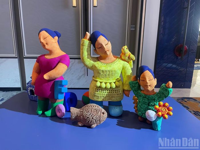 Tiên nữ và những người phụ nữ hiện đại.