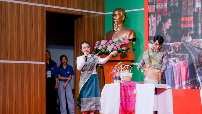Các thành viên OPEN TEAM trình bày phần thi (Ảnh: CTV)