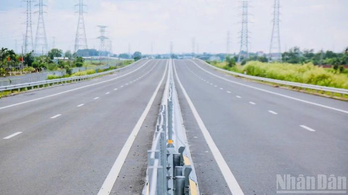 Đường cao tốc Bến Lức-Long Thành là công trình trọng điểm quốc gia thuộc trục cao tốc bắc-nam.
