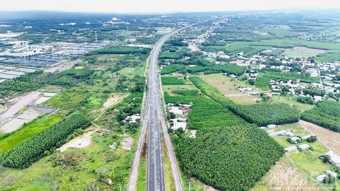 Tuyến cao tốc có tổng chiều dài 57,8km đi qua địa bàn tỉnh Tây Ninh, Thành phố Hồ Chí Minh và thành phố Đồng Nai.