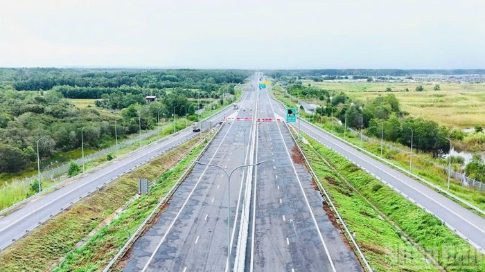 Trong đó, đoạn đi qua tỉnh Tây Ninh 2,7km, Thành phố Hồ Chí Minh 26,4km và thành phố Đồng Nai 28,7km.