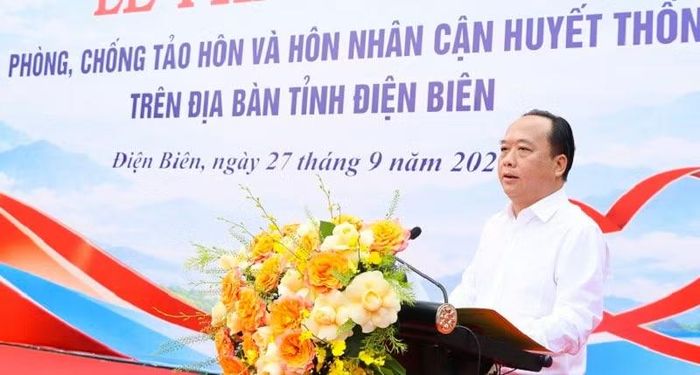 Đồng chí Nguyễn Minh Phú, Phó Chủ tịch Ủy ban nhân dân tỉnh Điện Biên phát biểu tại lễ phát động phòng, chống tảo hôn và hôn nhân cận huyết thống. (Ảnh: LÊ LAN) 
