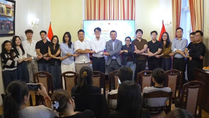 Ông Vũ Lê Thái Hoàng, Đại sứ Việt Nam tại Cộng hòa Áo và Ban Chấp hành Hội Sinh viên Việt Nam tại Áo nhiệm kỳ 2026–2028.