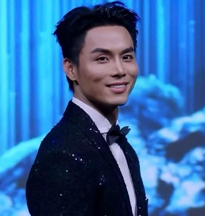 Vũ Linh thể hiện phong thái tự tin, bản lĩnh trong suốt hành trình tham dự Mister International 2026. (Ảnh: KHÁNH ĐỖ)