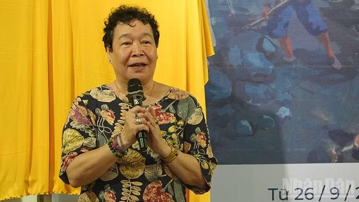 Bà Mai Thị Ngọc Oanh, Phó Chủ tịch Thường trực Hội Mỹ Thuật Việt Nam phát biểu tại buổi khai mạc triển lãm ngày 26/9. (Ảnh: LINH BẢO)