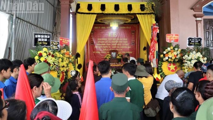Thiếu tá Nguyễn Văn Tuấn đơn vị D7704-MT479, hy sinh ngày 17/12/1987.