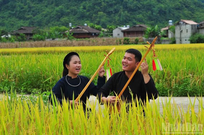 Hát then đàn tính là một nét văn hóa tiêu biểu của vùng đất Bắc Sơn. (Ảnh: DOÃN TUẤN)