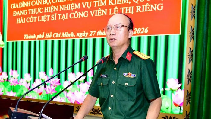 Đại tá Nguyễn Đình Chuẩn, Phó Chính ủy Bộ Tư lệnh Thành phố Hồ Chí Minh phát biểu tại buổi gặp mặt. (Ảnh: CTV)
