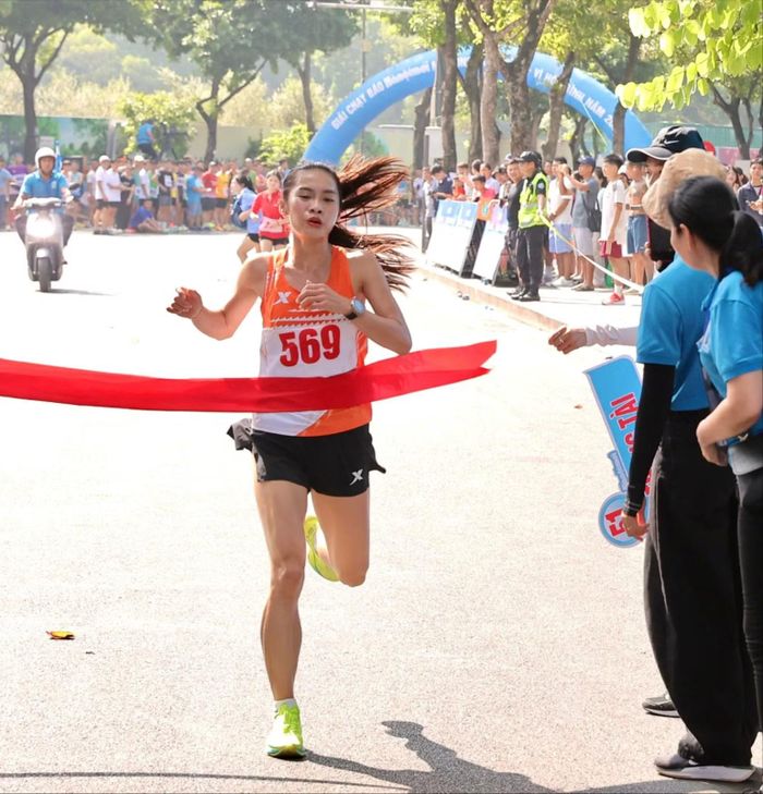 Bùi Thị Thu Hà của Thanh Hóa giành chiến thắng ở nội dung nữ nâng cao. (Ảnh: TM)