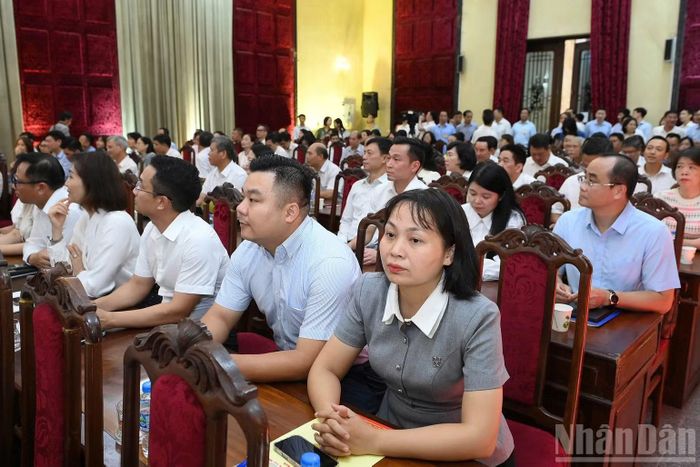 Các cử tri tham dự hội nghị. (Ảnh: ĐĂNG KHOA)