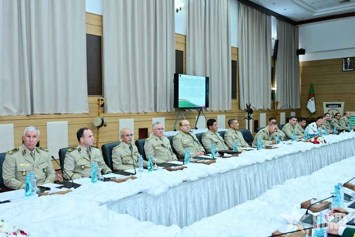  Các đại biểu dự buổi tiếp.