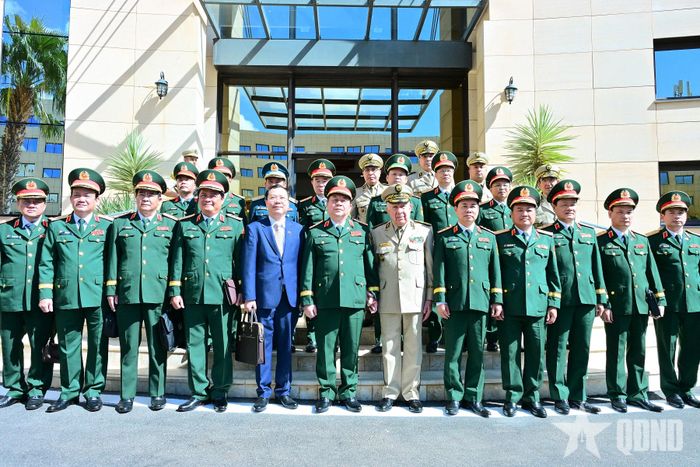 Các đại biểu chụp ảnh chung.  
