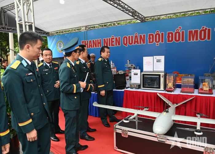 Nhiều đề tài, sáng kiến của Quân chủng Phòng không-Không quân được trưng bày tại chương trình tổng kết, trao Giải thưởng Tuổi trẻ sáng tạo trong Quân đội lần thứ 26, tháng 8-2026. 