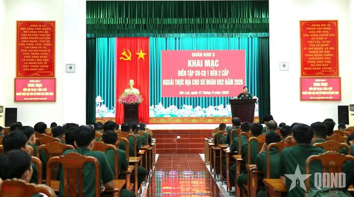  Toàn cảnh khai mạc diễn tập. 
