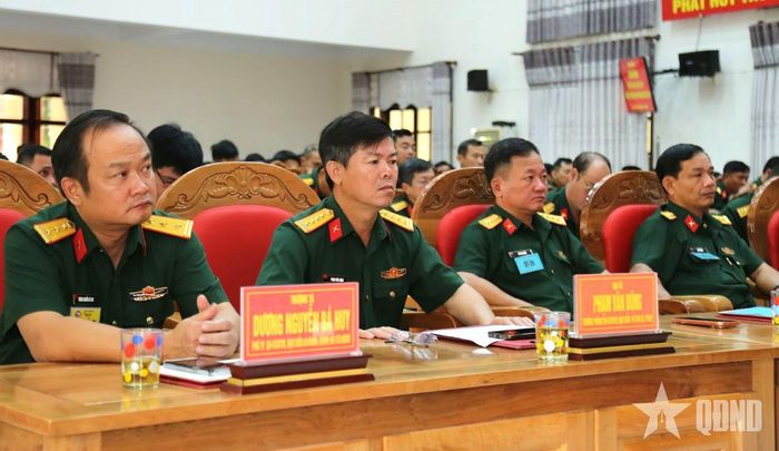  Các đại biểu tham dự khai mạc diễn tập. 