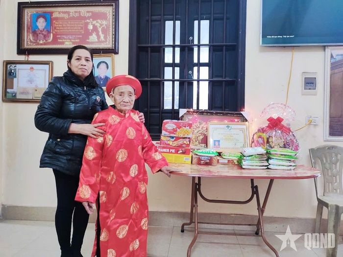 Chị Nguyễn Thị Lan cùng mẹ Phạm Thị Tấn.