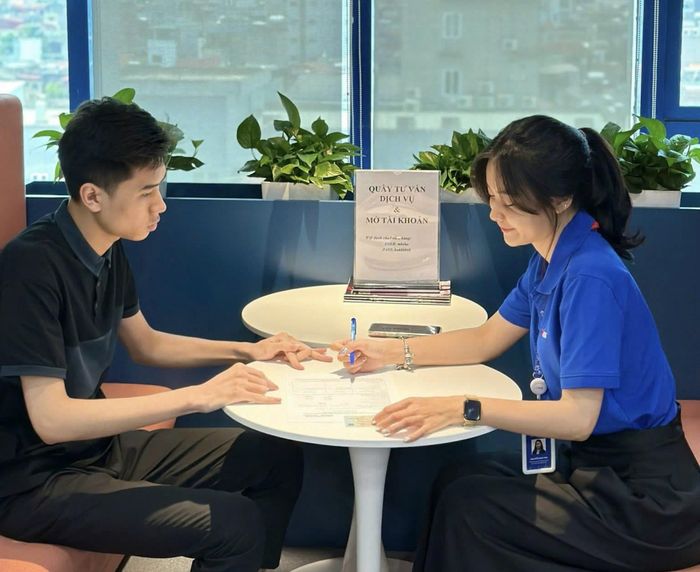 Hoạt động môi giới, giao dịch chứng khoán tại Công ty cổ phần Chứng khoán MB (MBS). Ảnh: THANH NGA
