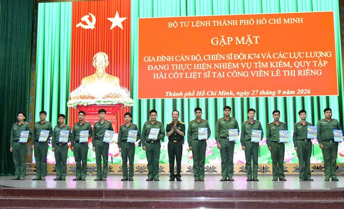  Trao quyết định thăng quân hàm đối với chiến sĩ Đội K74.