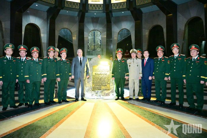 Các đại biểu chụp ảnh chung.