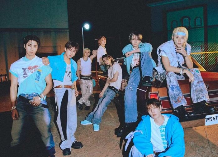 Trong khi đó, video âm nhạc cho ca khúc chủ đề "This & That", nằm trong mini-album cùng tên phát hành ngày 7/8 của nhóm đã chính thức vượt mốc 100 triệu lượt xem trên YouTube, nâng tổng số video âm nhạc vượt mốc 100 triệu lượt xem của Stray Kids lên con số 22. Sản phẩm đã lập kỷ lục ấn tượng khi ra mắt ở vị trí số 1 trên bảng xếp hạng chính "US Billboard 200" lần thứ chín liên tiếp. Stray Kids là nghệ sĩ duy nhất trong lịch sử đạt được thành tích chín lần liên tiếp ra mắt ở vị trí quán quân trên bảng xếp hạng này. Sản phẩm mới nhất của nhóm cũng đứng đầu bảng xếp hạng "Billboard World Albums" trong tuần lễ ngày 26/9 (đánh dấu lần thứ năm họ đạt vị trí số 1 tại đây) và giành ngôi đầu trên bảng xếp hạng "Top Album Sales". "This & That" là một ca khúc mang âm hưởng hip-hop, làm nổi bật phong cách vừa thư thái ("chill") vừa đầy cá tính ("cool"). Video âm nhạc này khéo léo kết hợp phong cách độc đáo của nhóm vào một không gian cũ kỹ, nhuốm màu thời gian, biến nơi đây thành một bối cảnh mới mẻ nhưng vẫn mang lại cảm giác vừa quen thuộc vừa lạ lẫm đầy thú vị. Bên cạnh đó, video còn phô diễn những màn trình diễn đầy lôi cuốn và đậm chất riêng của cả tám thành viên, khiến người xem muốn thưởng thức lại nhiều lần.