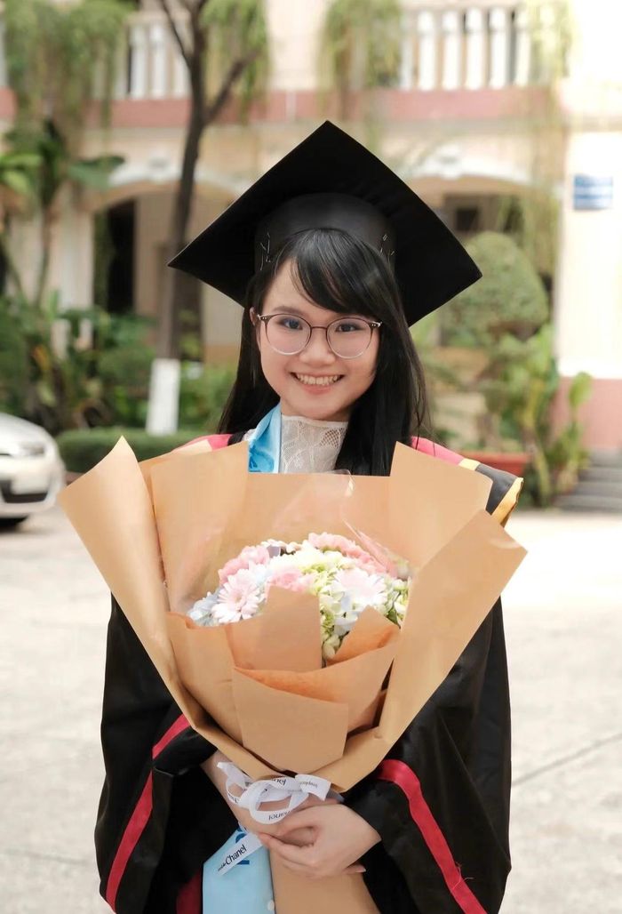 Phạm Kim Ngân rạng rỡ trong ngày tốt nghiệp đại học. (Ảnh: NVCC)