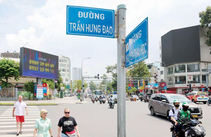 Ngã 4 đường Trần Hưng Đạo - Nguyễn Thái Học, phường Bến Thành, TPHCM. Ảnh: HOÀNG TRIỀU