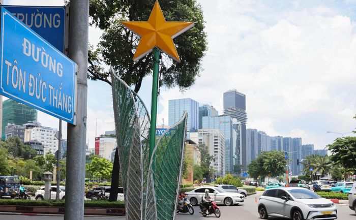 Đường Tôn Đức Thắng (phường Sài Gòn) gắn với công xưởng Ba Son - nơi Chủ tịch Tôn Đức Thắng từng làm việc và hoạt động cách mạng. Ảnh: HOÀNG TRIỀU