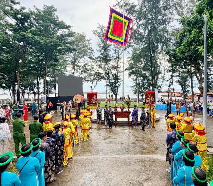 Nghi thức thượng đại kỳ, mở đầu chuỗi hoạt động kéo dài 3 ngày tại xã Cần Giờ
