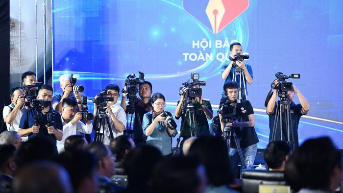 Nhà báo, phóng viên tác nghiệp tại Hội Báo toàn quốc 2026, tại TP Hải Phòng. Ảnh: ĐỖ TRUNG