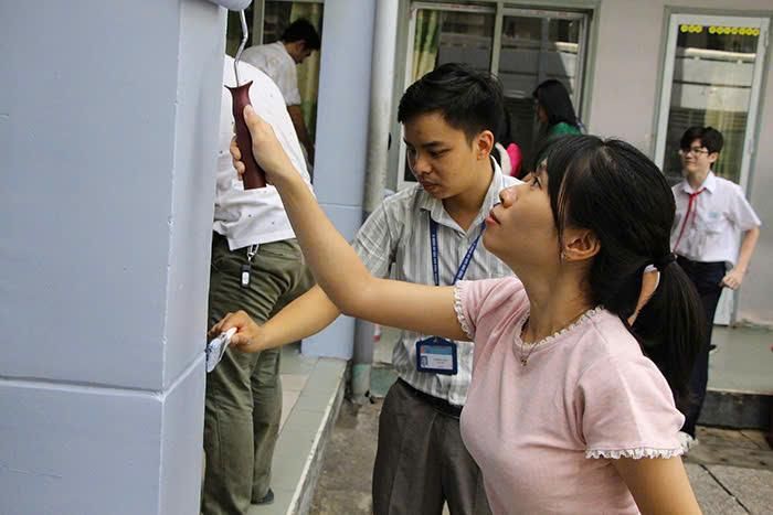  Phụ huynh Trường THCS Chu Văn An cùng giáo viên chỉnh trang trường học trước thềm năm học mới 