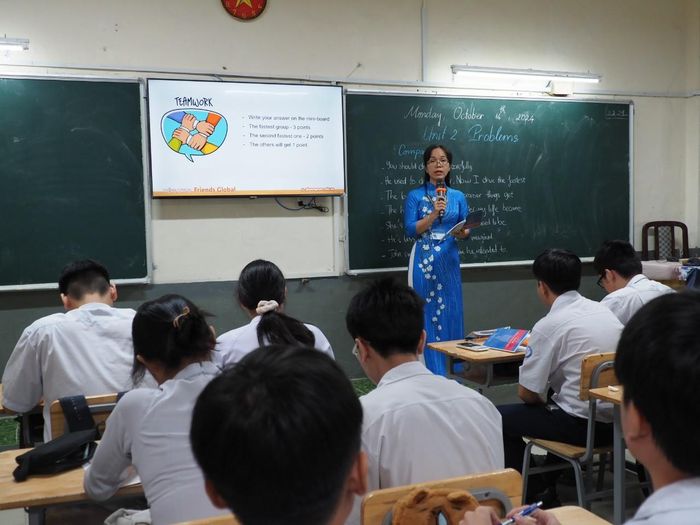  Học sinh Trường THPT Marie Curie (phường Xuân Hòa) trong một giờ học 