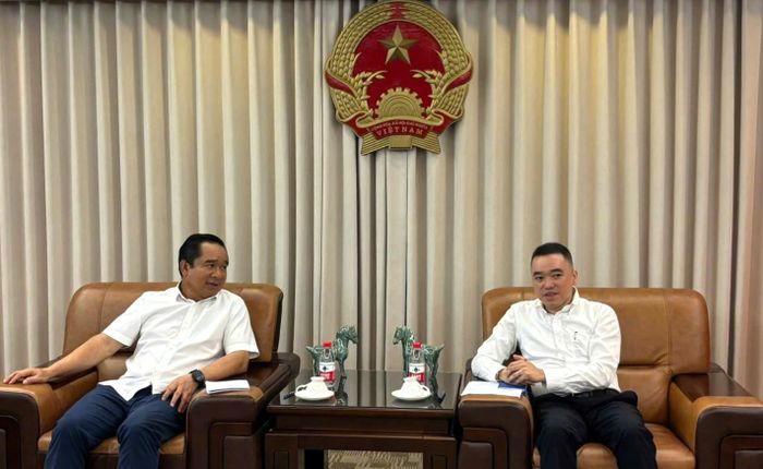 Chủ tịch UBND TPHCM Nguyễn Văn Được tại buổi làm việc với Tổng Lãnh sự Việt Nam tại Thượng Hải Trần Huy Hùng. Ảnh: TRẦN HÙNG - NGUYỄN QUỐC