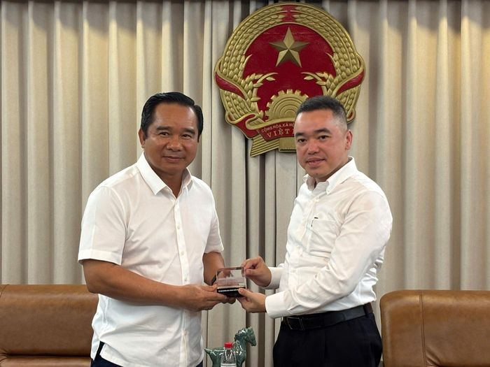Chủ tịch UBND TPHCM Nguyễn Văn Được và Tổng Lãnh sự Việt Nam tại Thượng Hải Trần Huy Hùng. Ảnh: TRẦN HÙNG - NGUYỄN QUỐC