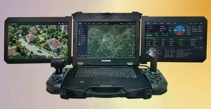 Durabook Z14I-DX3 với thiết kế siêu bền bỉ cùng loạt phụ kiện dành cho điều khiển UAV cấp quân sự.