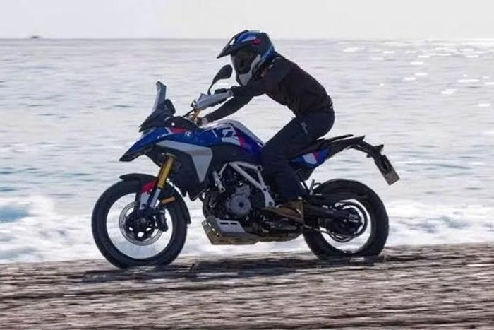 BMW Motorrad hé lộ streetfighter giá rẻ F450 R ra mắt tháng 10/2026.