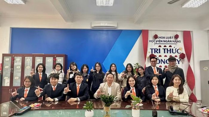 Cán bộ, giảng viên Khoa Luật, Học viện Ngân hàng. Ảnh: NVCC.