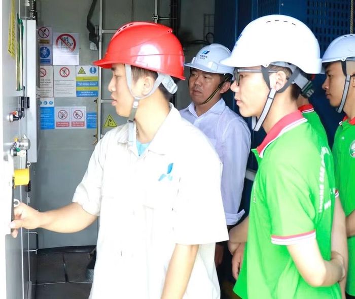 Học viên tại 1 cơ sở GDNN ở Đắk Lắk trước giờ vào xưởng thực hành. (Ảnh: TT)