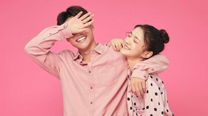 Nếu một người đàn ông cả ngày chỉ biết nói lời mật ngọt mà chưa bao giờ hành động, bạn phải cẩn thận. (Ảnh: ITN)