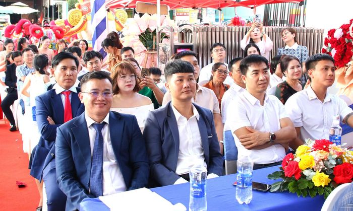 Đại biểu dự lễ khai trương. (Ảnh: TT)