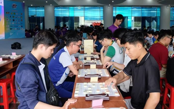Sinh viên tham gia các hoạt động.