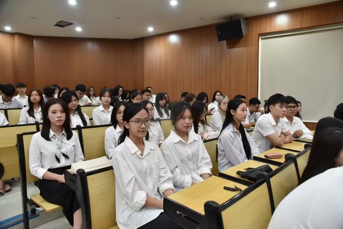 Các tân sinh viên Học viện Tài chính nhập học năm 2026.