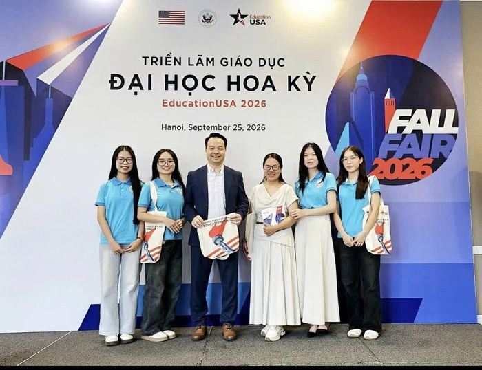 Ngày 25/9, Havina tham dự Triển lãm Giáo dục Đại học Hoa Kỳ - EducationUSA 2026 tại Hà Nội, nơi học sinh, sinh viên và phụ huynh có cơ hội gặp gỡ đại diện của 60 trường đại học và cao đẳng tại Mỹ.