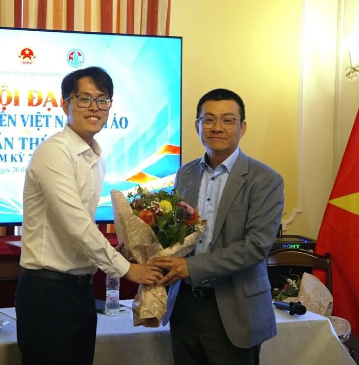 Đại sứ Vũ Lê Thái Hoàng ghi nhận tinh thần chủ động, đoàn kết, sáng tạo và những đóng góp của Hội Sinh viên Việt Nam tại Áo. (Nguồn: Đại sứ quán Việt Nam tại Áo)