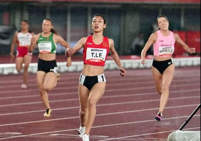 Lê Thị Cẩm Tú xuất trận ở chung kết 200m nữ tại ASIAD 2026 vào hôm nay 27/9. Ảnh: GI