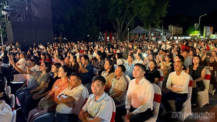 Hàng nghìn người dân và du khách về dự Lễ tưởng niệm 726 năm Ngày mất của Anh hùng dân tộc Trần Hưng Đạo, Khai hội Côn Sơn - Kiếp Bạc mùa Thu năm 2026 và công bố Bộ nhận diện thương hiệu Di sản thế giới Quần thể di tích và danh thắng Yên Tử - Vĩnh Nghiêm - Côn Sơn, Kiếp Bạc