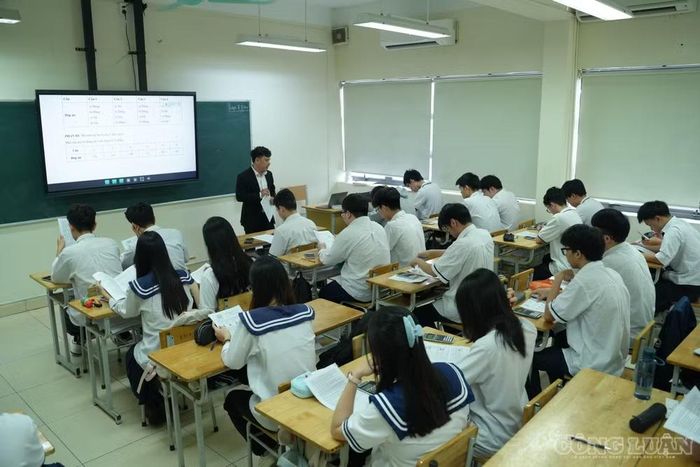 Chương trình cũng bổ sung nội dung dân sự vào chủ đề về một số quyền và nghĩa vụ của công dân ở lớp 12.
