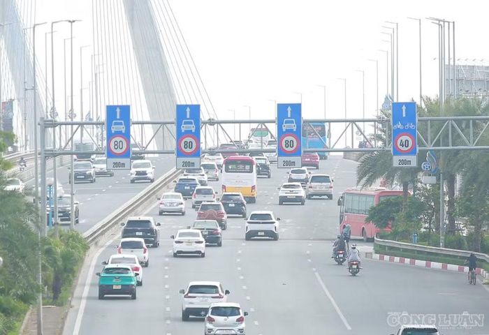 Trong thời gian thí điểm, tốc độ tối đa trên làn số 2 và làn số 3, đều dành cho ô tô, được giữ nguyên ở mức 80 km/h. Làn số 4 dành cho xe máy và xe đạp tiếp tục áp dụng tốc độ tối đa 40 km/h.